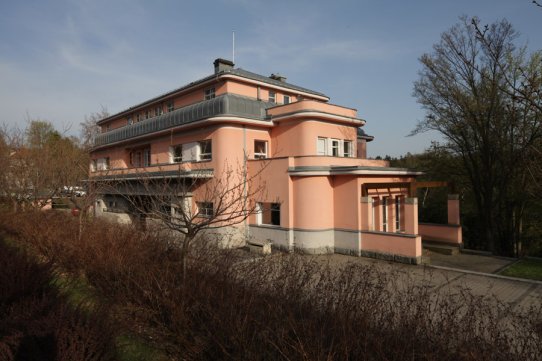 Expresionismus v architektuře-liberecká Strossova vila